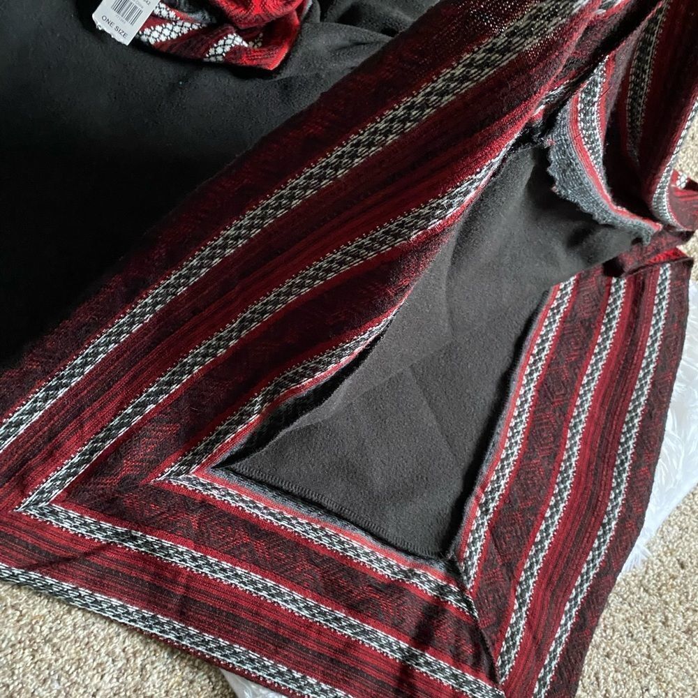 NEW Le Moda Sweater Poncho - Picture 3 of 7